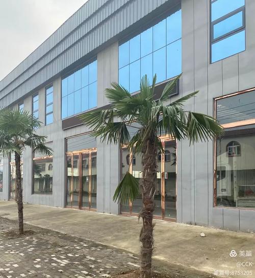 规划有序的住宅小区.新建的工厂厂房.现代化的学校